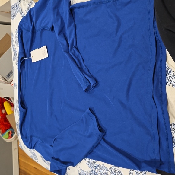 ❤️10/$40 New men's all in motion long sleeve top - Picture 1 of 4
